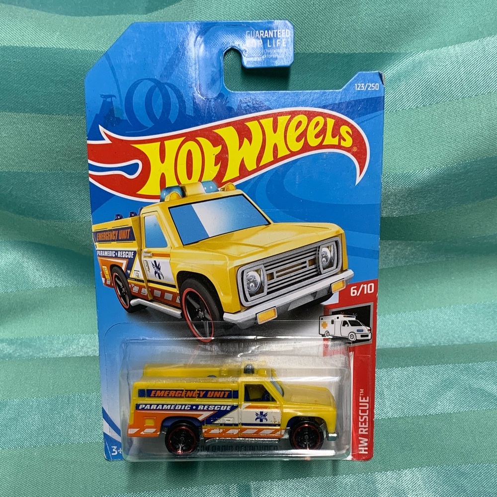 Paramedic Rescue Emergency Unit Hot Wheels